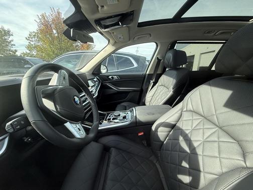 2025 BMW X7 xDrive40i