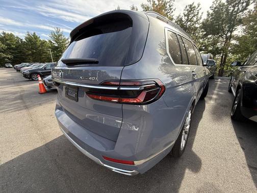 2025 BMW X7 xDrive40i