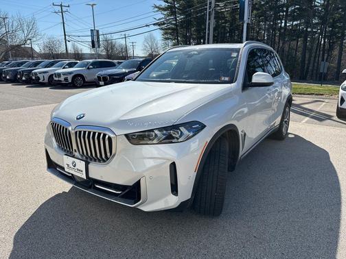Mineral White Metallic 2024 BMW X5 xDrive40i