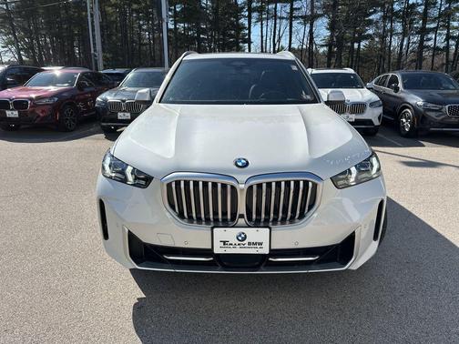Mineral White Metallic 2024 BMW X5 xDrive40i