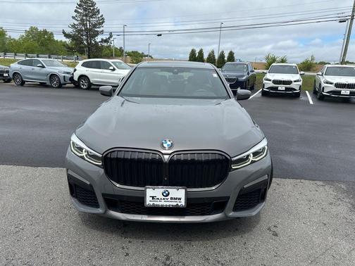 Bernina Grey Amber Effect Metallic 2022 BMW 750 i xDrive