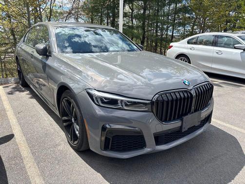 Bernina Grey Amber Effect Metallic 2022 BMW 750 i xDrive