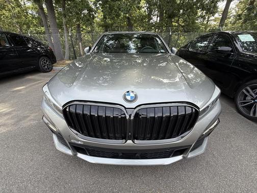 2022 BMW 750 i xDrive