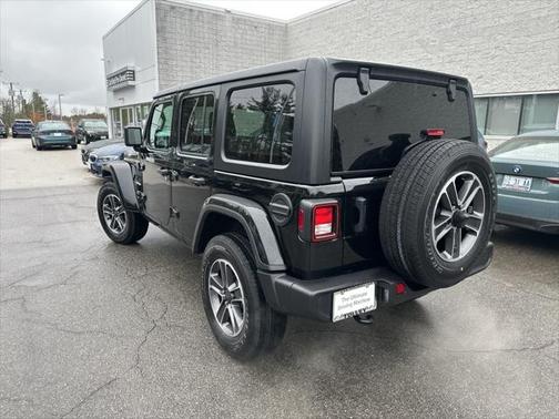 2023 Jeep Wrangler 4-Door Sahara 4x4