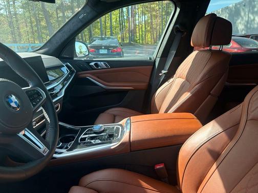 Brooklyn Grey Metallic 2026 BMW X7 M60i