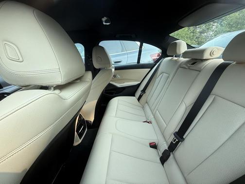 2025 BMW 330 i xDrive