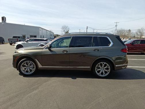 Green Metallic 2025 BMW X7 xDrive40i