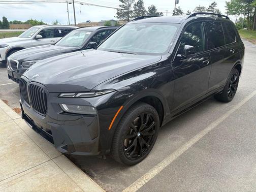Black Sapphire Metallic 2024 BMW X7 xDrive40i