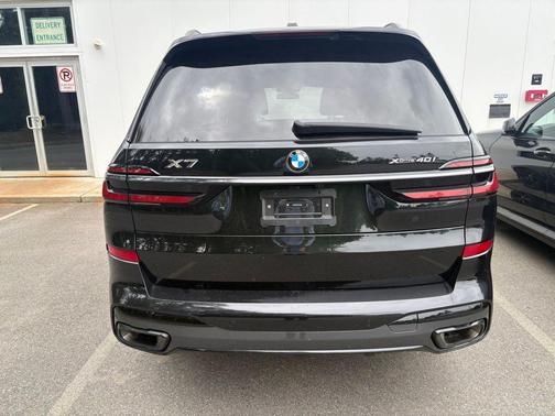 Black Sapphire Metallic 2024 BMW X7 xDrive40i
