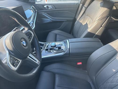 2025 BMW X7 M60i