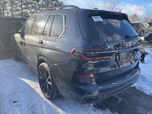 2025 BMW X7 M60i