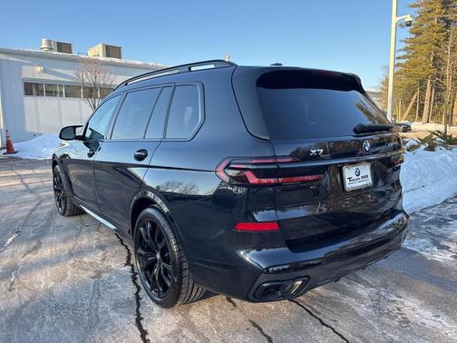 2025 BMW X7 M60i