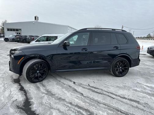 2025 BMW X7 M60i