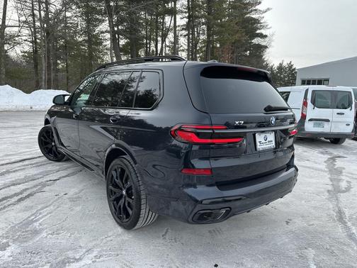 2025 BMW X7 M60i
