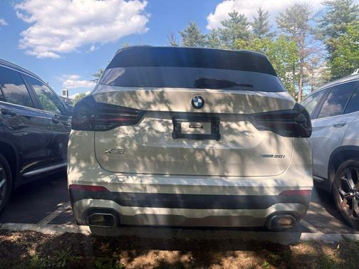 Mineral White Metallic 2023 BMW X3 xDrive30i