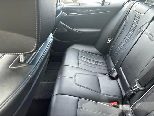 Carbon Black Metallic 2021 BMW M550 i Xdrive