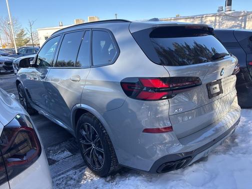 2024 BMW X5 M60i