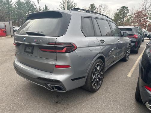 2025 BMW X7 M60i