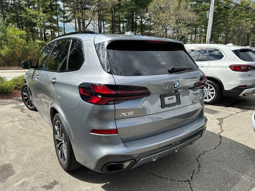 Skyscraper Grey Metallic 2026 BMW X5 xDrive40i