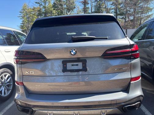 Skyscraper Grey Metallic 2026 BMW X5 xDrive40i