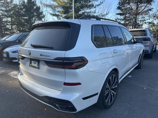 2025 BMW X7 M60i