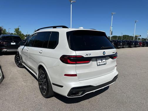 2025 BMW X7 xDrive40i