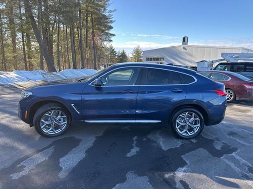 2025 BMW X4 xDrive30i