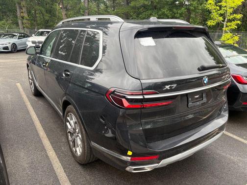 Black Sapphire Metallic 2023 BMW X7 xDrive40i