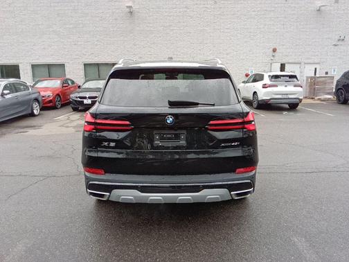 Black Sapphire Metallic 2026 BMW X5 xDrive40i