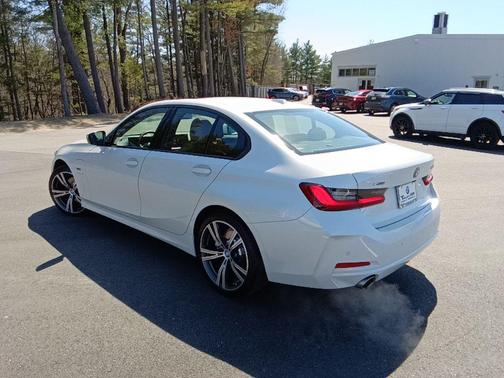 Mineral White Metallic 2023 BMW 330e xDrive