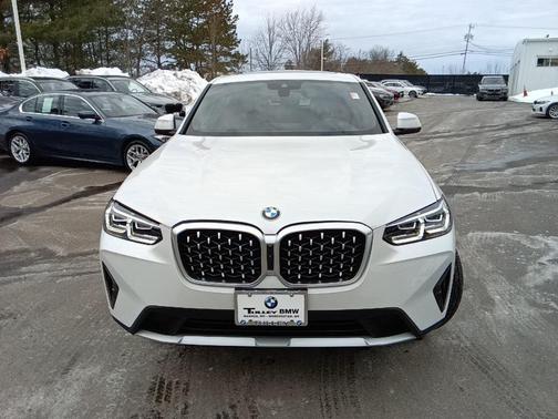 2025 BMW X4 xDrive30i