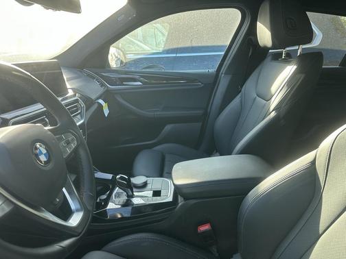 2025 BMW X4 xDrive30i