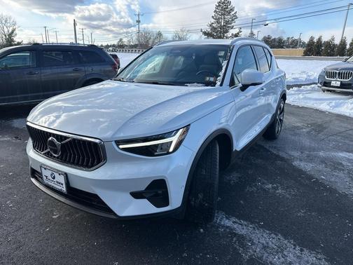 2024 Volvo XC40 B5 Plus Bright Theme