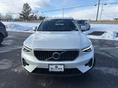2024 Volvo XC40 B5 Plus Bright Theme