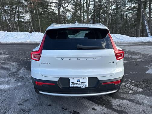 2024 Volvo XC40 B5 Plus Bright Theme