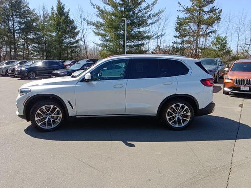 Mineral White Metallic 2022 BMW X5 xDrive40i