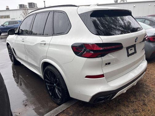 2025 BMW X5 M60i