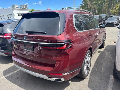 Aventurin Red Metallic 2026 BMW X7 xDrive40i