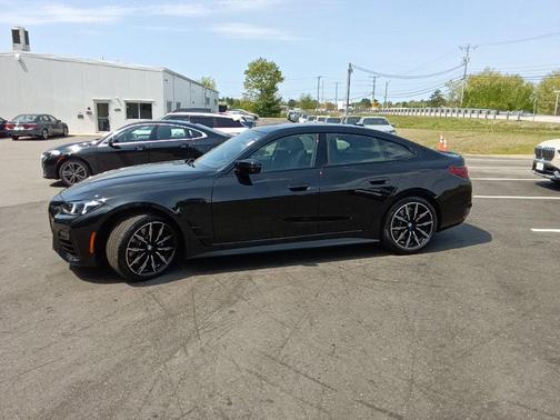 Black Sapphire Metallic 2026 BMW M440 i xDrive