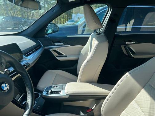 White Metallic 2024 BMW X1 xDrive28i