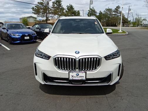 Mineral White Metallic 2024 BMW X5 PHEV xDrive50e