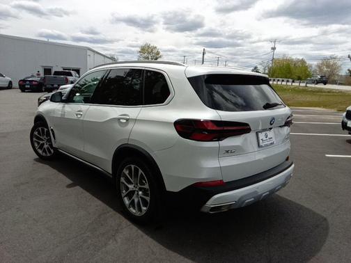 Mineral White Metallic 2024 BMW X5 PHEV xDrive50e