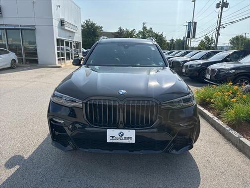 2022 BMW X7 M50i