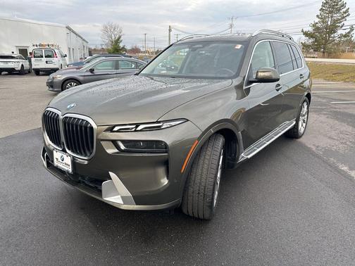 Manhattan Green Metallic 2025 BMW X7 xDrive40i
