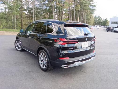 Black Sapphire Metallic 2025 BMW X5 xDrive40i