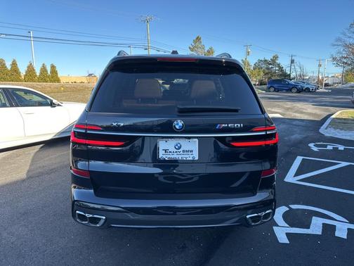 2025 BMW X7 M60i