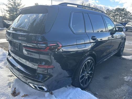2025 BMW X7 M60i
