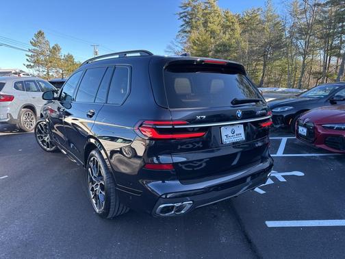 2025 BMW X7 M60i