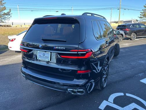2025 BMW X7 M60i