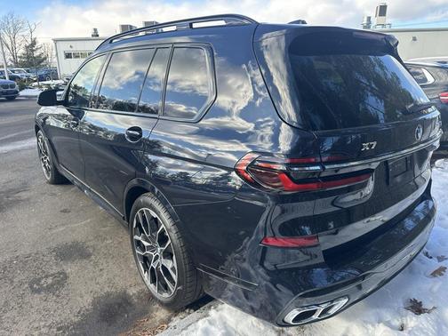 2025 BMW X7 M60i
